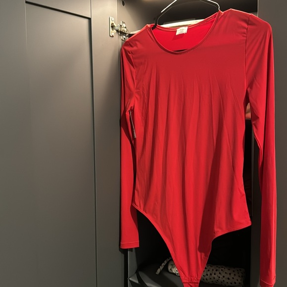 Aritzia Babatón Flashing Red skintight Crew Longsleeve Bodysuit Size Small - Picture 2 of 4